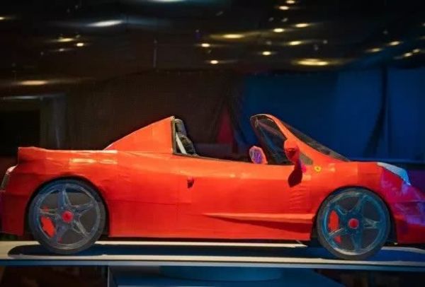 中国人烧给死人的纸扎,登上巴黎设计周,还被法国的博物馆收藏。