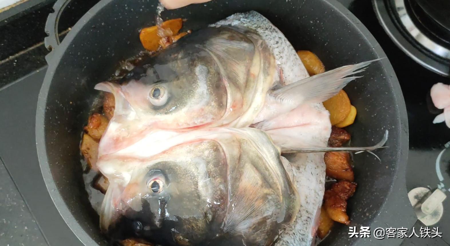 家常炖鱼头一定要油煎吗,煎好的鱼头怎么做比较好吃
