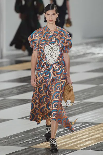 时装周看明星秀场,时装周走秀朋友圈背景