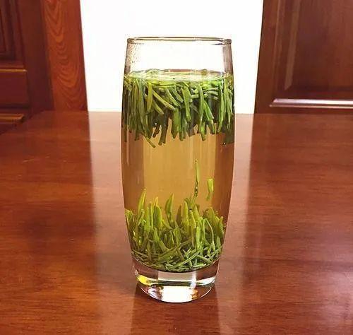 龙井茶和竹叶青茶哪个好,龙井茶和竹叶青茶哪个好喝