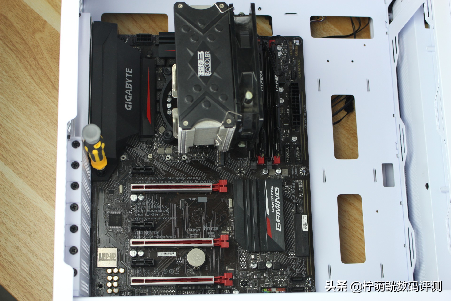 神光侧透不单调，畅快装机不求人易大师神光白色版上机体验