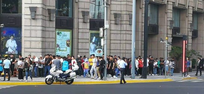 周杰伦奶茶店排队多少人,周杰伦的奶茶排队费