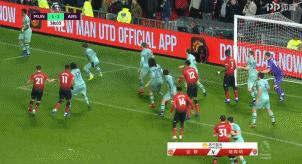 拽头发+爆铲!穆帅让曼联变身“疯狗”SM动作惹众怒