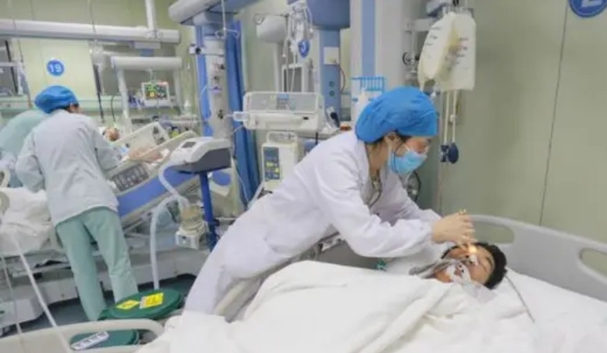 私人诊所每天爆满图片,街上的诊所为何人满为患