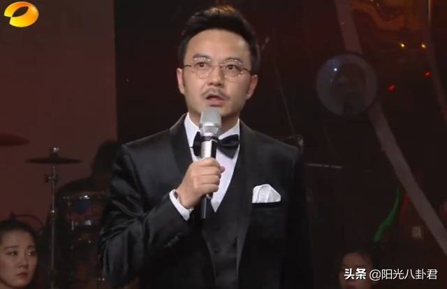 汪涵晚会口误完整版,谢娜和白岩松同台主持