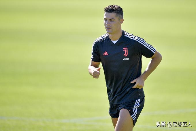 C罗花式过人教学足球,c罗花式颠球视频尤文