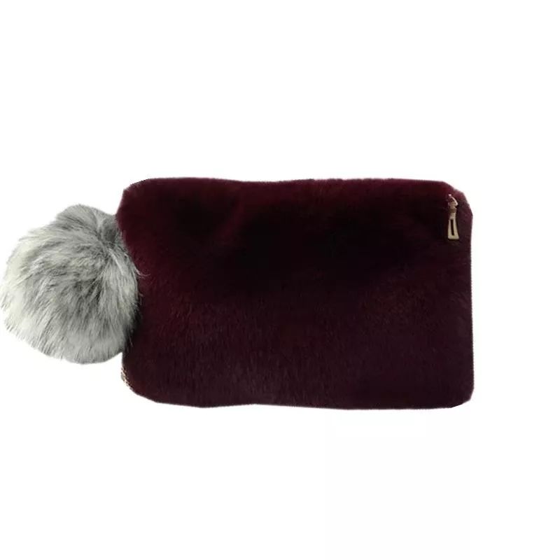 我花1000多块买的毛绒包，后来发现有点贵！