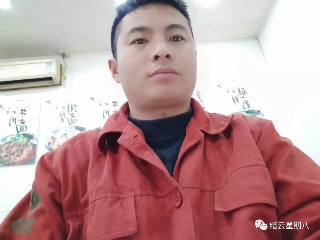 有天生神力的小伙,小伙天生神力竟能举起八百吨