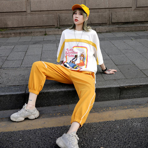 嘻哈风格拽酷时髦,休闲穿搭玩转飒爽风尚,品位很高级