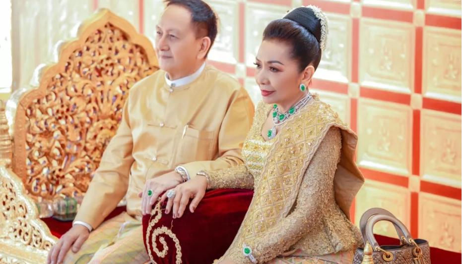 缅甸翡翠饰品大全,缅甸翡翠百万级别的翡翠