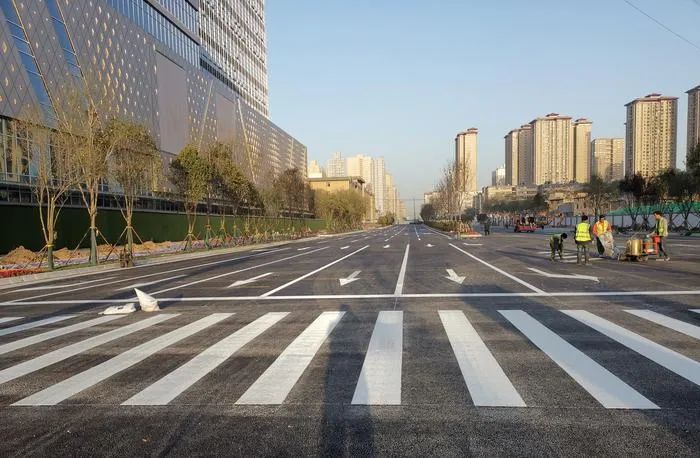 观摩项目建设推进情况,阅兵观摩