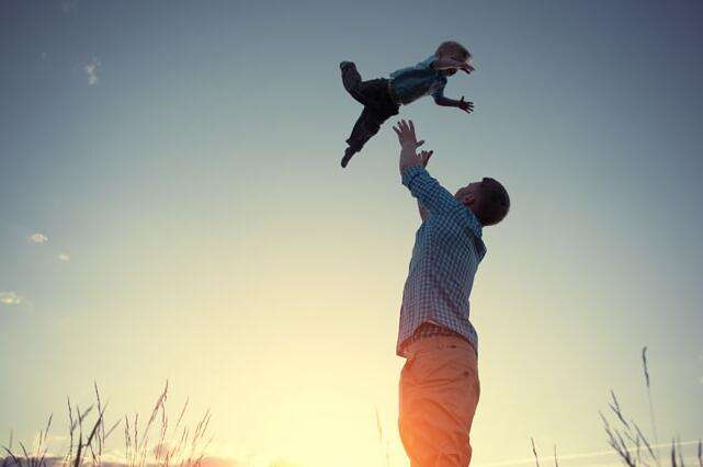 7岁小孩自述：爸爸，我太累了，放过我吧