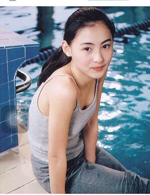 谢霆锋十几岁就喜欢王菲吗,谢霆锋14岁唱的歌