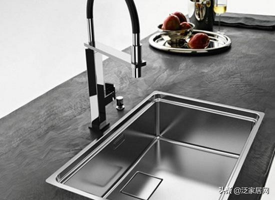 屋顶水槽堵了怎么疏通,厨房的水槽堵了怎么找师傅疏通