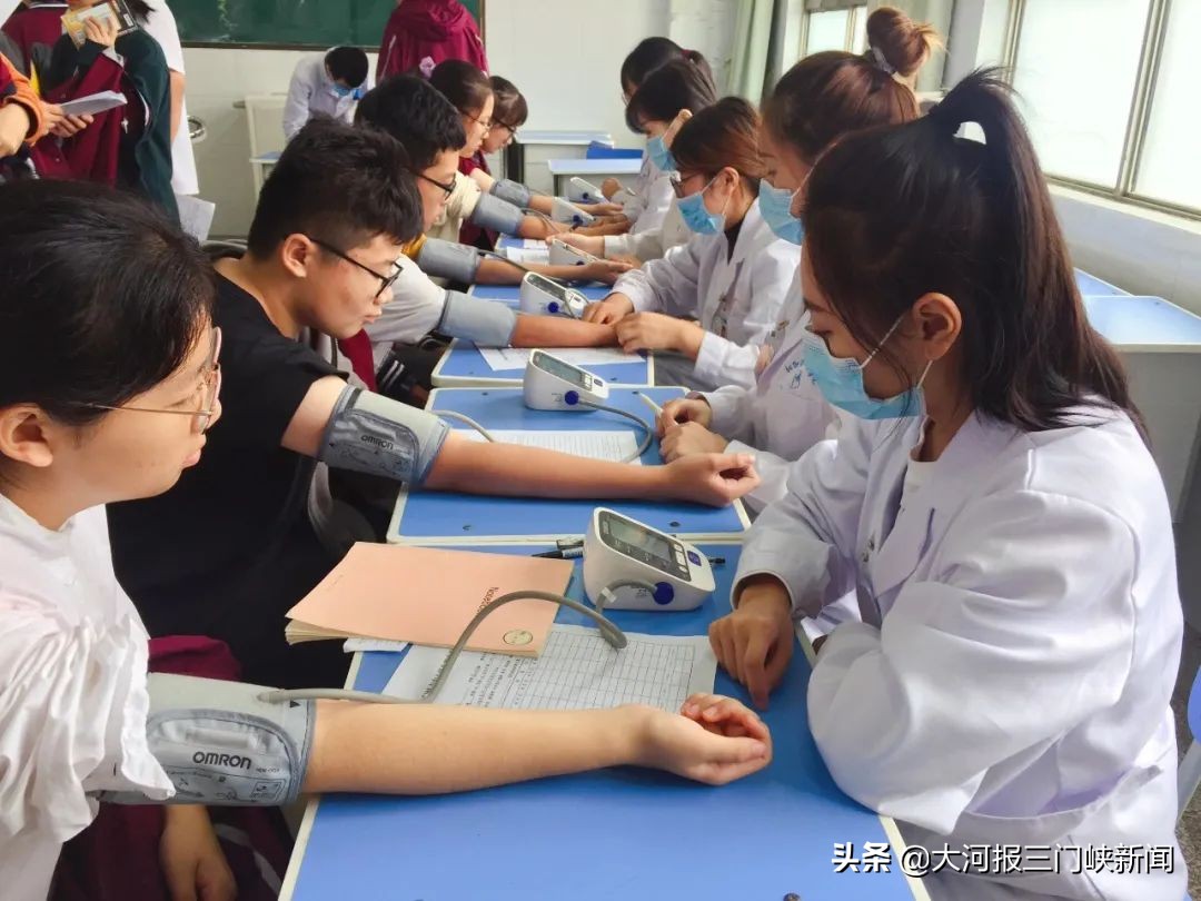 医护人员早上5点到岗,凌晨五点的医护人员