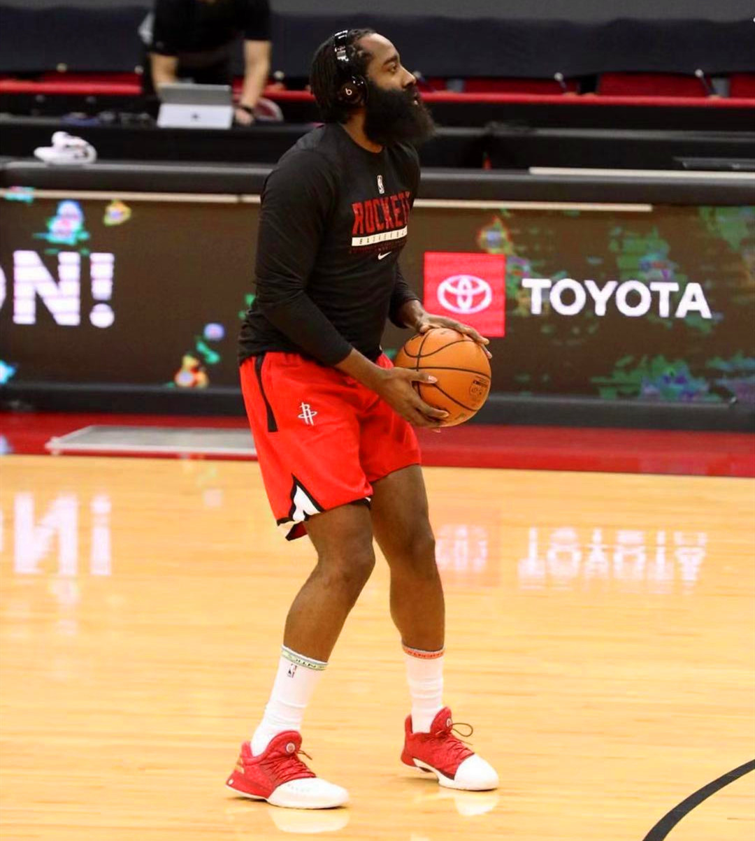 哈登最近表现能否称得上领袖,哈登以后还能拿得分王吗