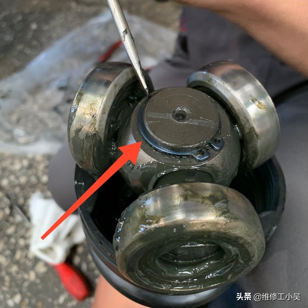 支臂漏油有必要换吗,支臂漏油