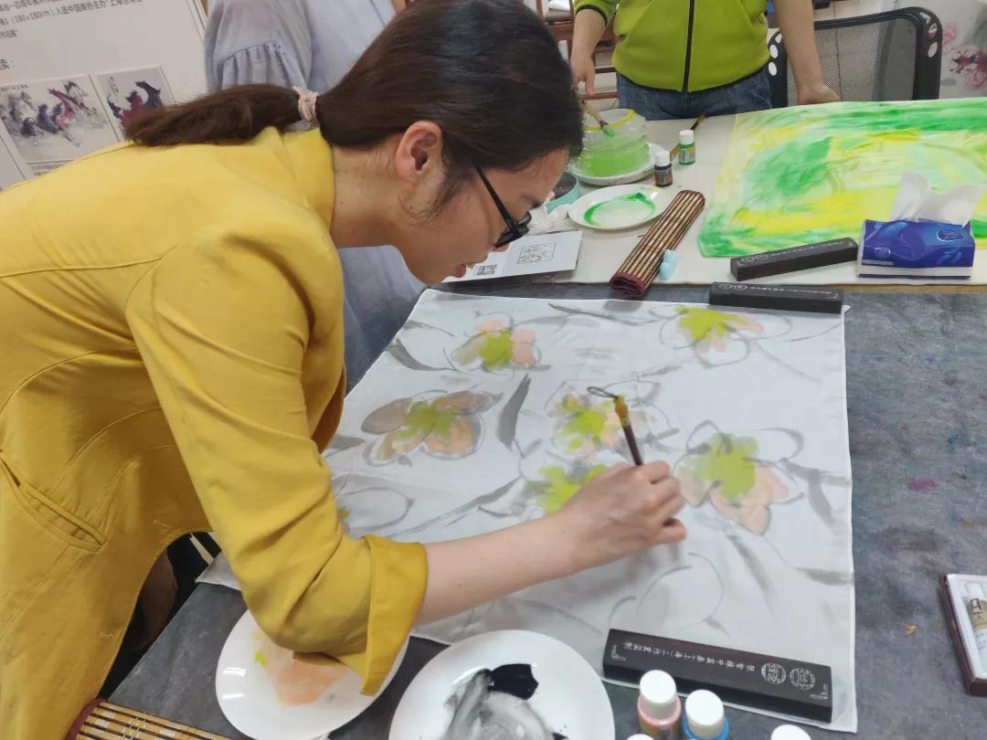 丹青丝韵——张智棟中国画丝巾绘画课堂第一期活动掠影