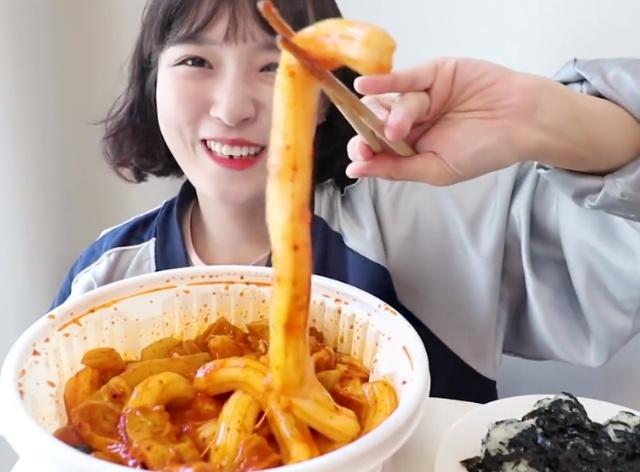这个中华美食，最近在韩国吃播界火了，然而中国网友却表示不认识