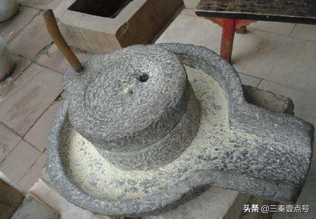 奶奶梳妆台嫁妆,奶奶的嫁妆柜子老物件