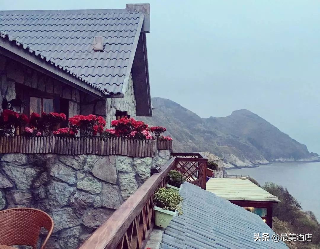 这对夫妻把渔民都嫌弃的破旧石头房，改成3个超美的民宿，美爆了