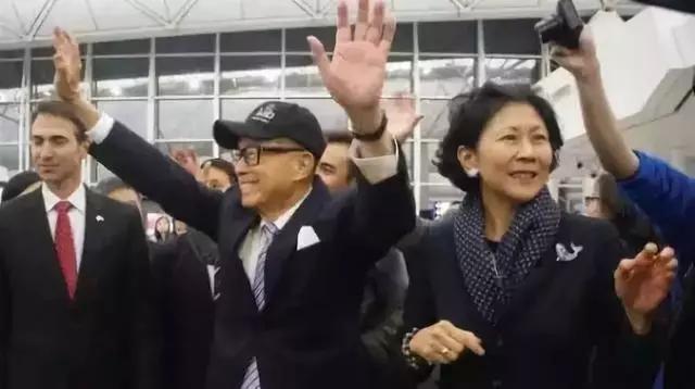 香港豪门最惨原配!生前帮贫穷小子成首富,死后还要被他利用?