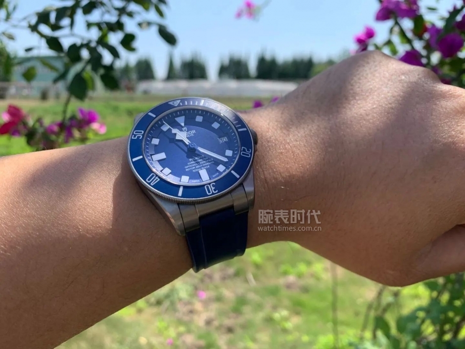 网友晒自己微信好友数量,网友晒1300手表