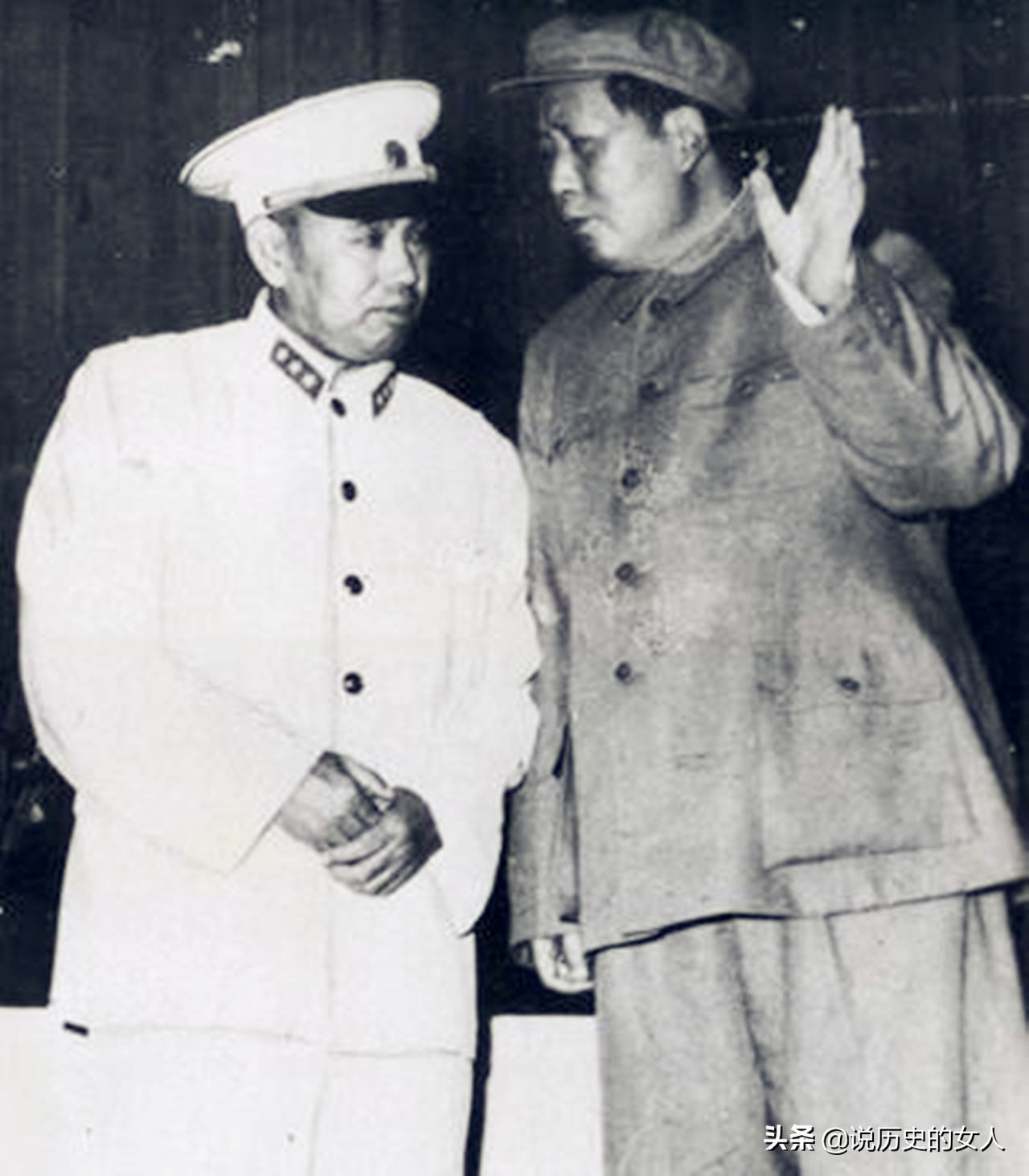 *世友许**为何享有这两个特权？一是在军中可以喝酒，二是死后不火葬