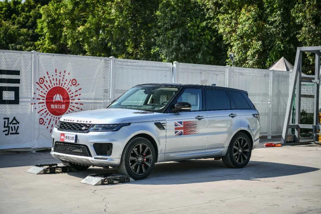 全新一代路虎揽胜运动版外观图,外观优雅酷炫分享路虎揽胜用车