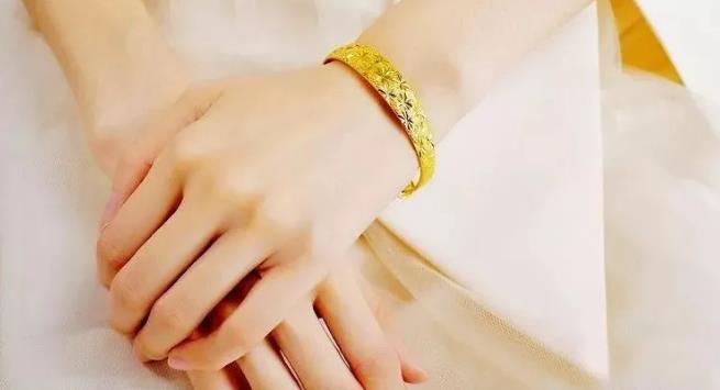 什么样的黄金手镯不容易变形,黄金手镯变形了怎么办