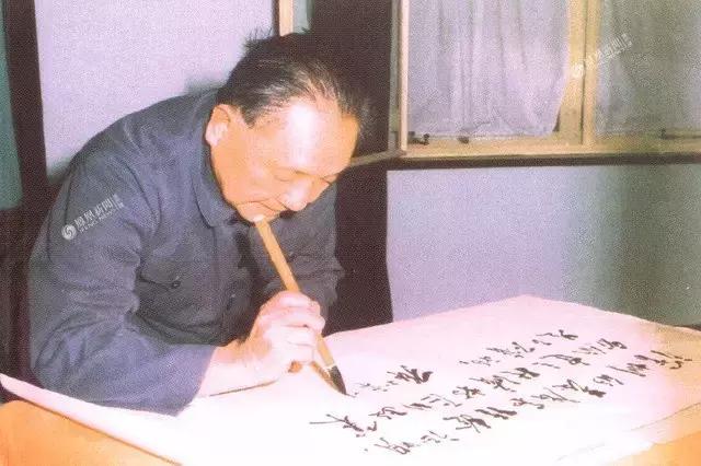 今天他115岁了，*小平邓**人生的40个瞬间