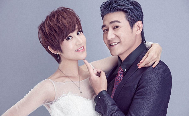 鲍蕾带两女儿出游,鲍蕾携俩女儿登大刊