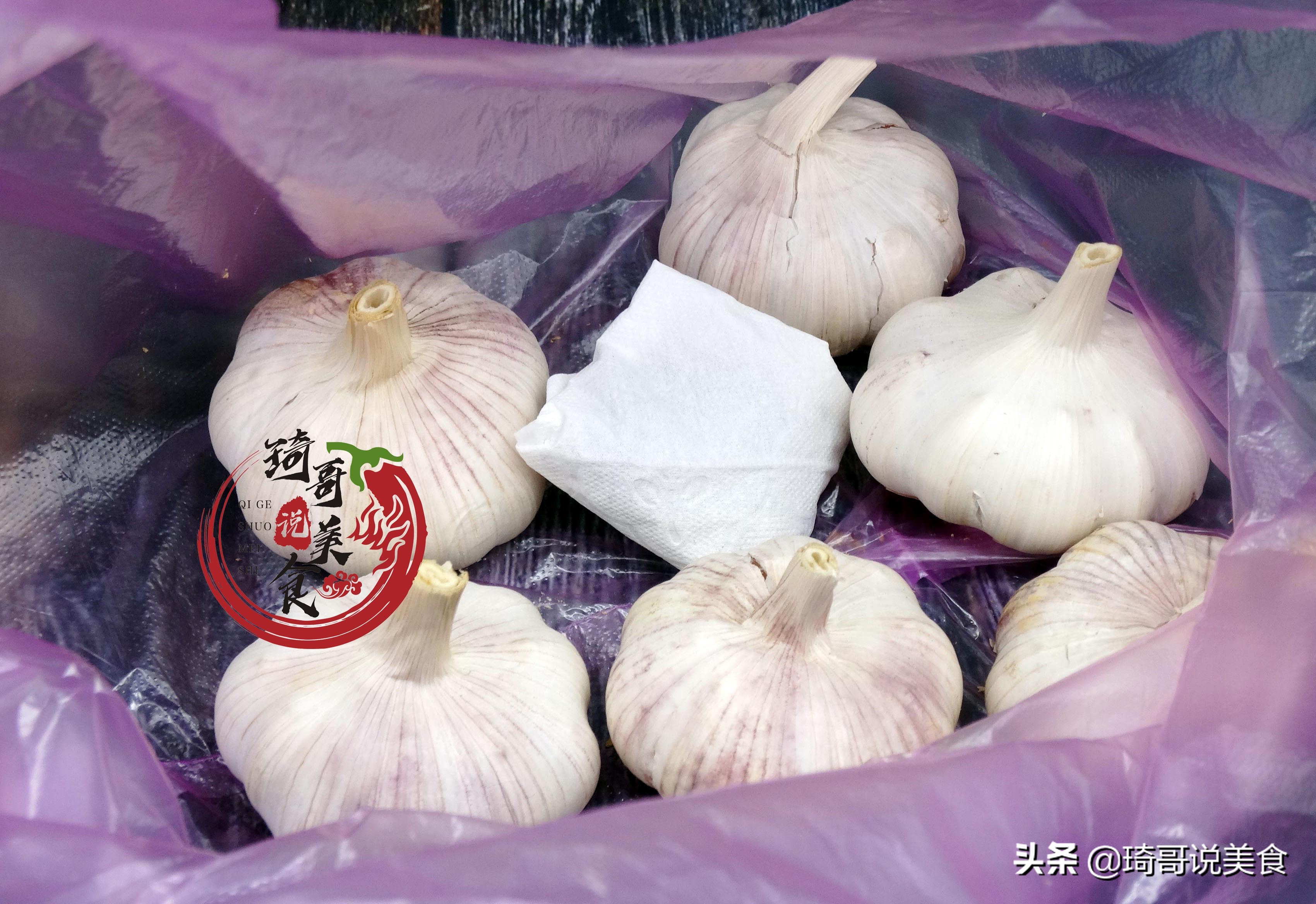 囤蒜商怎么保存大蒜长时间不发芽,干大蒜怎样保存才不易发芽和霉烂