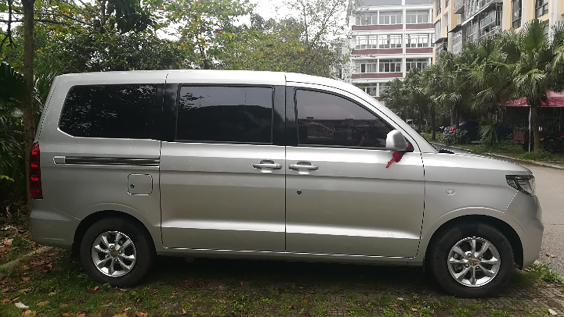 广西南宁小伙开五菱面包车走318,广西小伙开五菱宏光上路