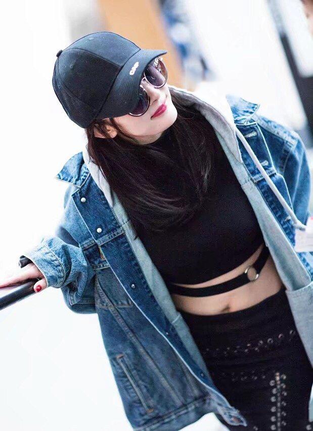 杨幂露脐装马甲,杨幂露脐装造型