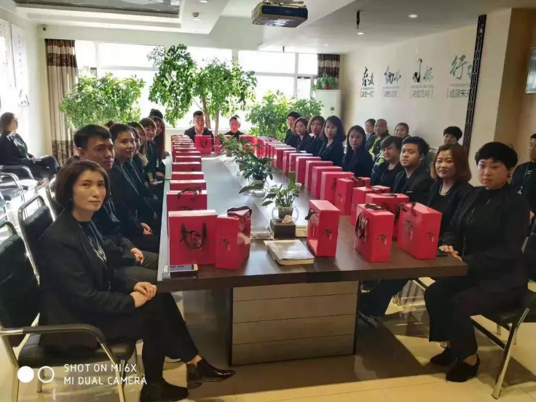 一年亏损几十万,拿积蓄支撑门店,终成当地最具知名度中介公司