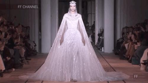 黎巴嫩爆炸发生后，巩俐章子怡的挚爱无声落泪……