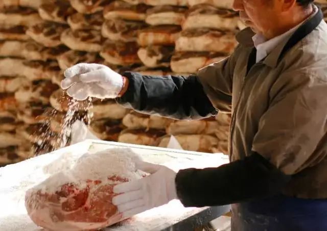 中西火腿大比拼:西班牙火腿VS金华火腿,网友:我们输得心服口服