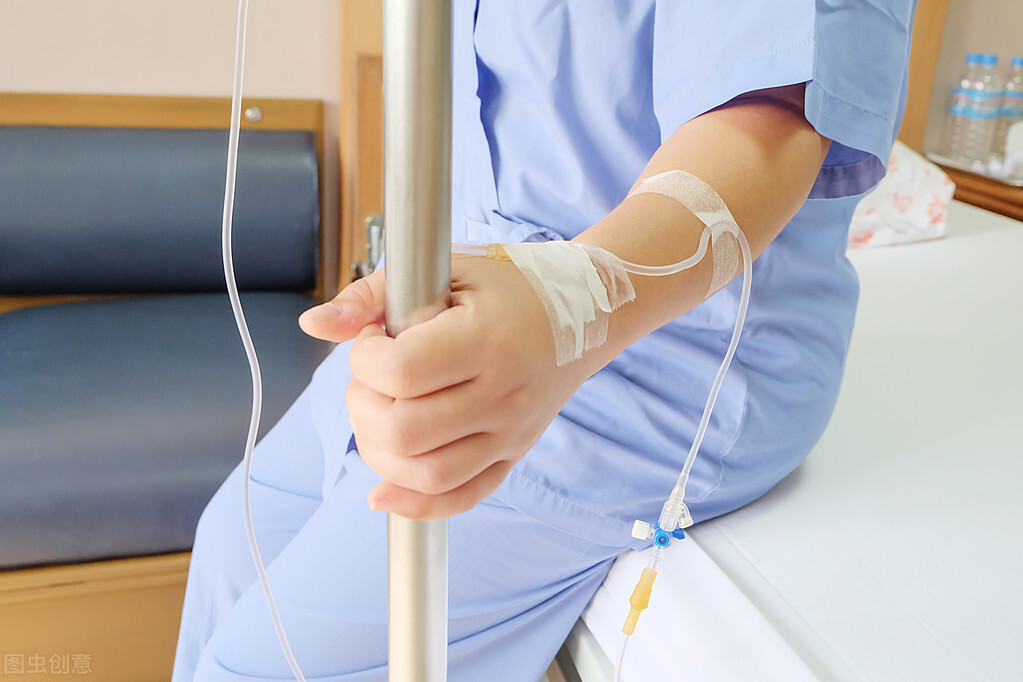 大肠癌如何治疗？术前放疗和术后放疗有何不同？