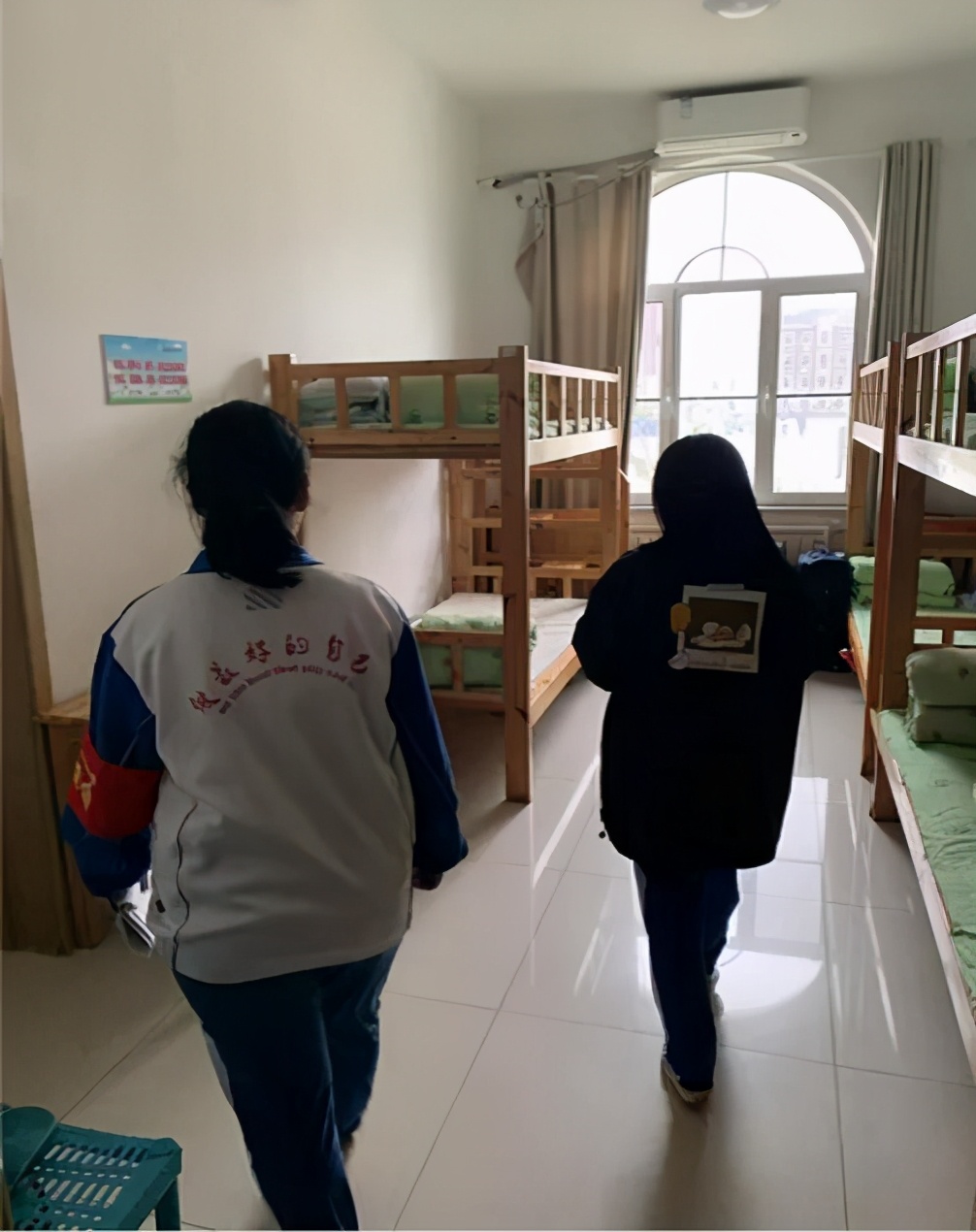 潍坊新纪元高中部学生会生活自律部:落实自主管理,打造优秀宿舍