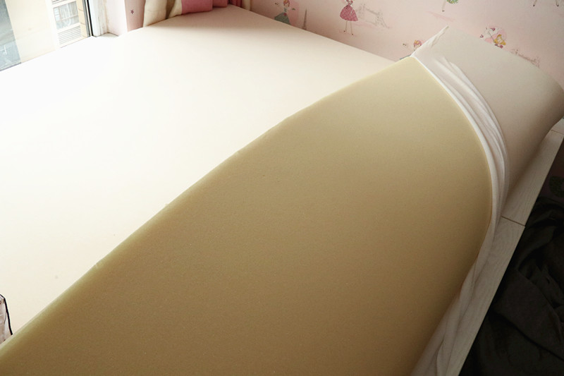 网上买记忆棉床垫注意什么,记忆棉床垫味道特大正常吗