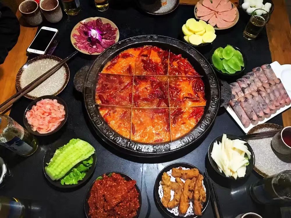 香辣排骨火锅直接放火锅底料,麻辣鲜香排骨火锅