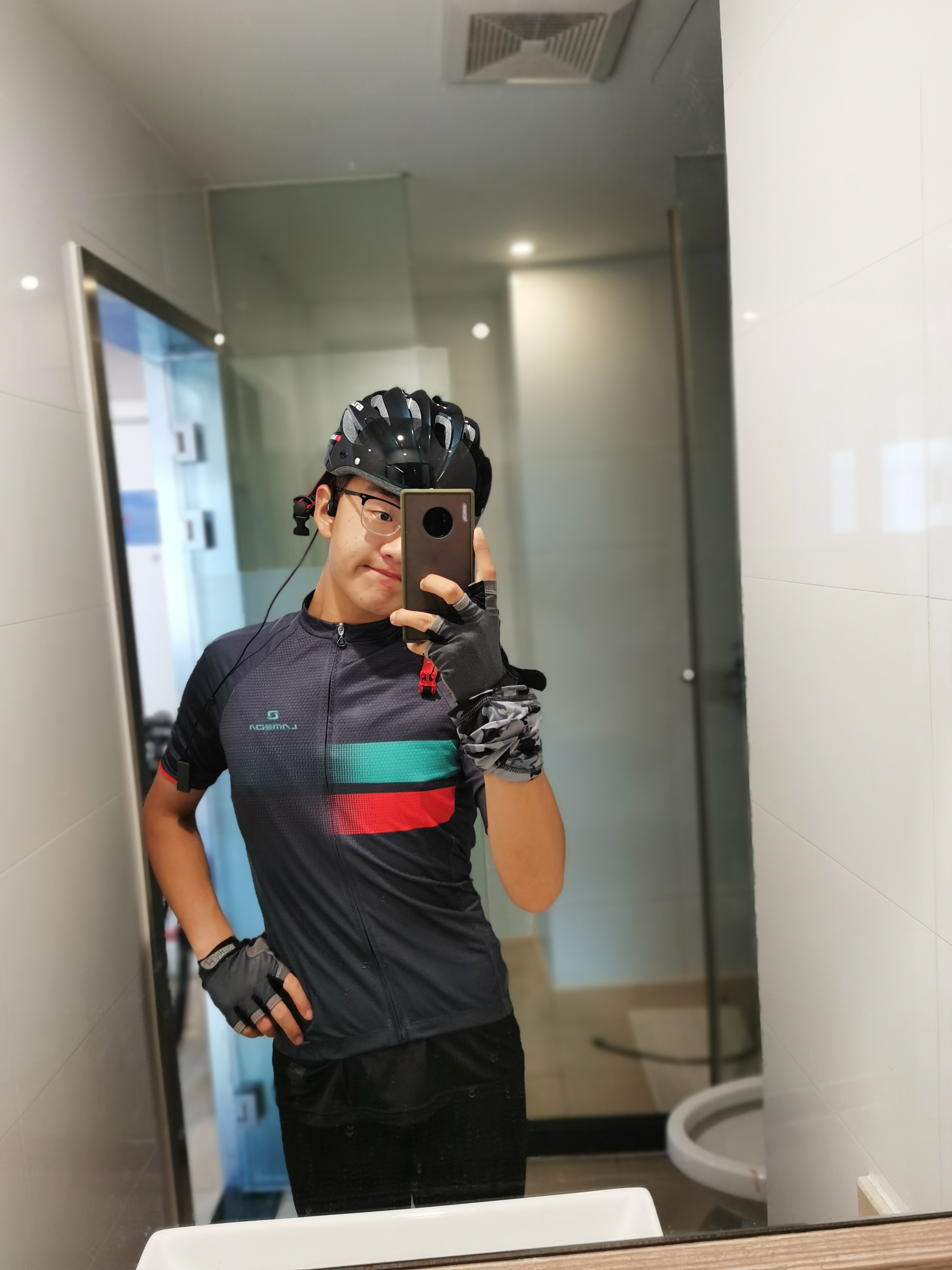 千里单骑追红旅,救灾我先行,我校生环学院这个男生有点酷