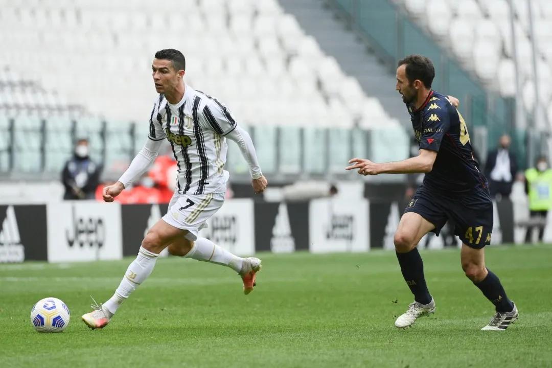 皮尔洛回应c罗批评,尤文教练皮尔洛讨论c罗