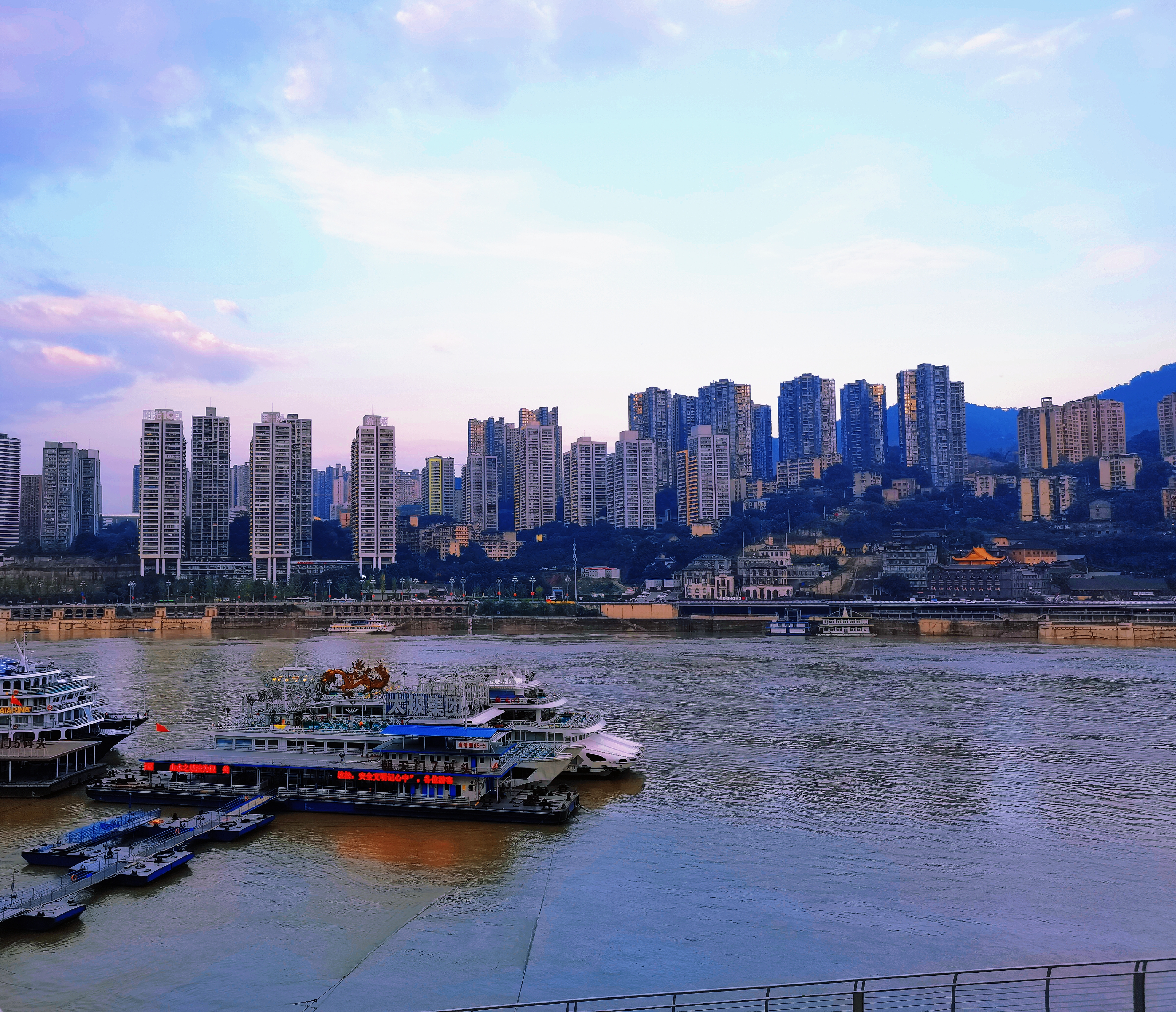 重庆新出一家日料店，网友直呼真想住在那儿