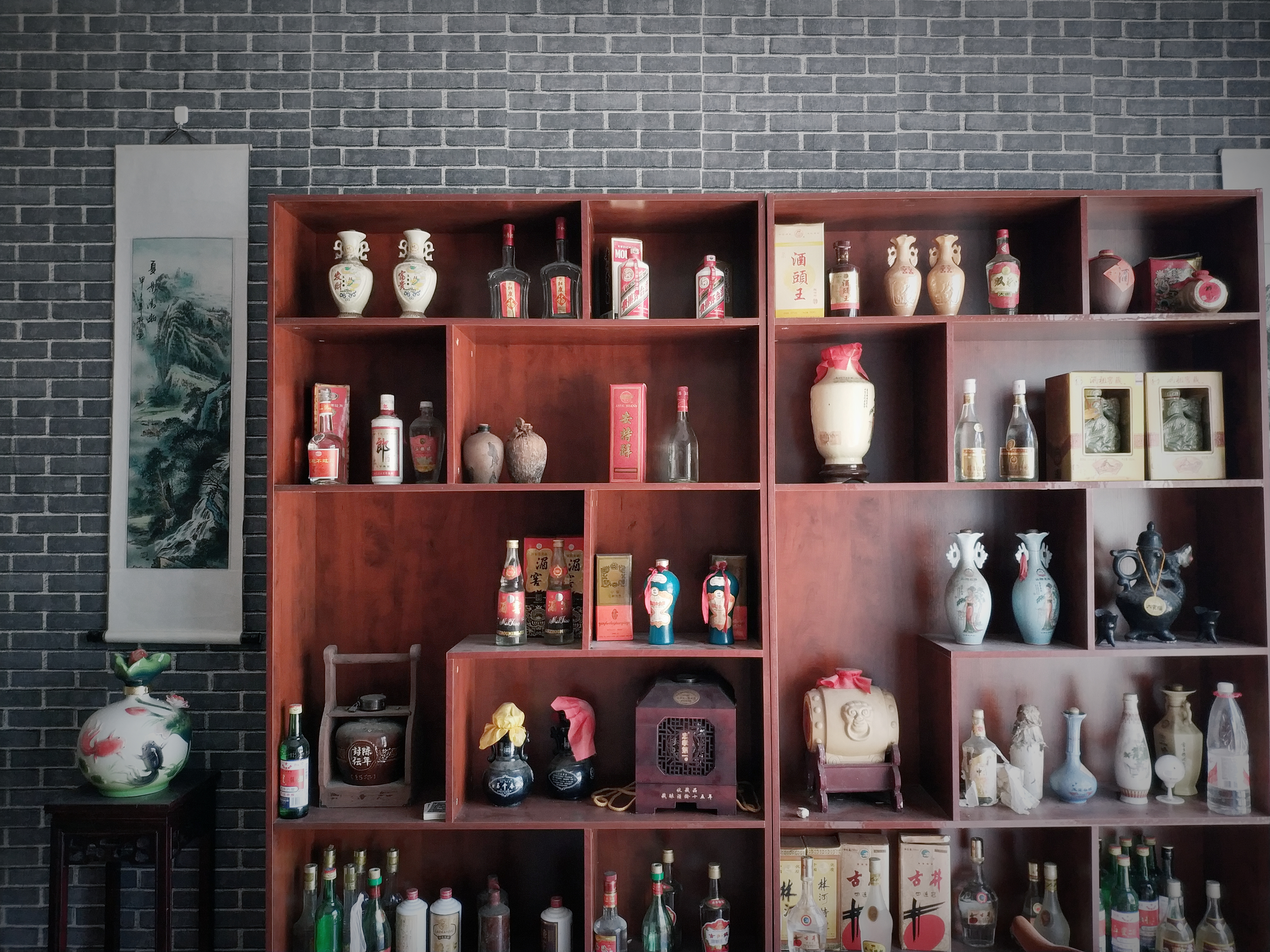 千册案卷诗煮酒，书简笔艳叹城垣——90后和他的佛系酒庄