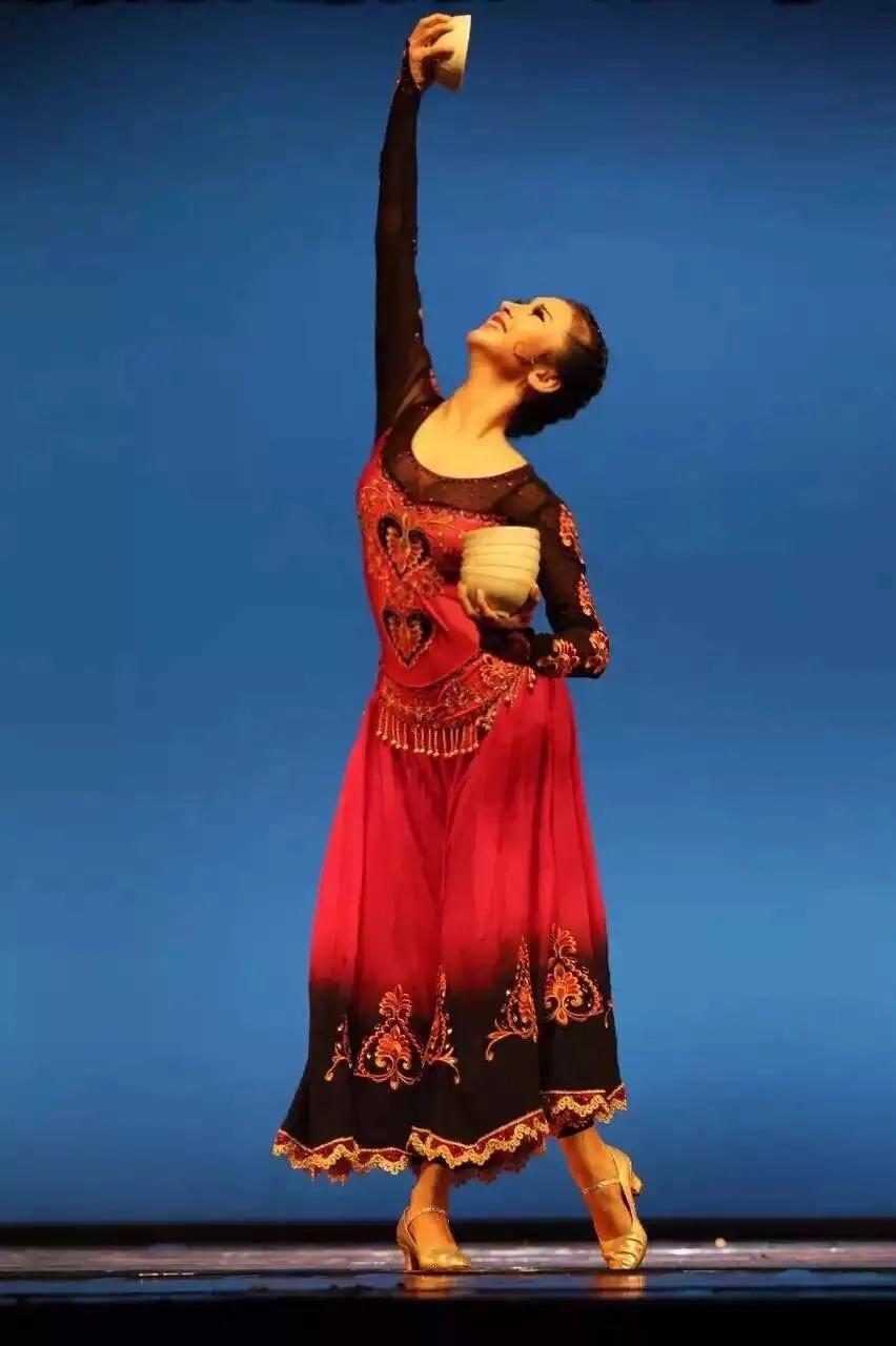 *疆新**“杨丽萍”古丽迪娅尔