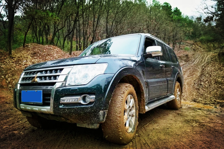 帕杰罗跑烂泥巴路,帕杰罗走山路