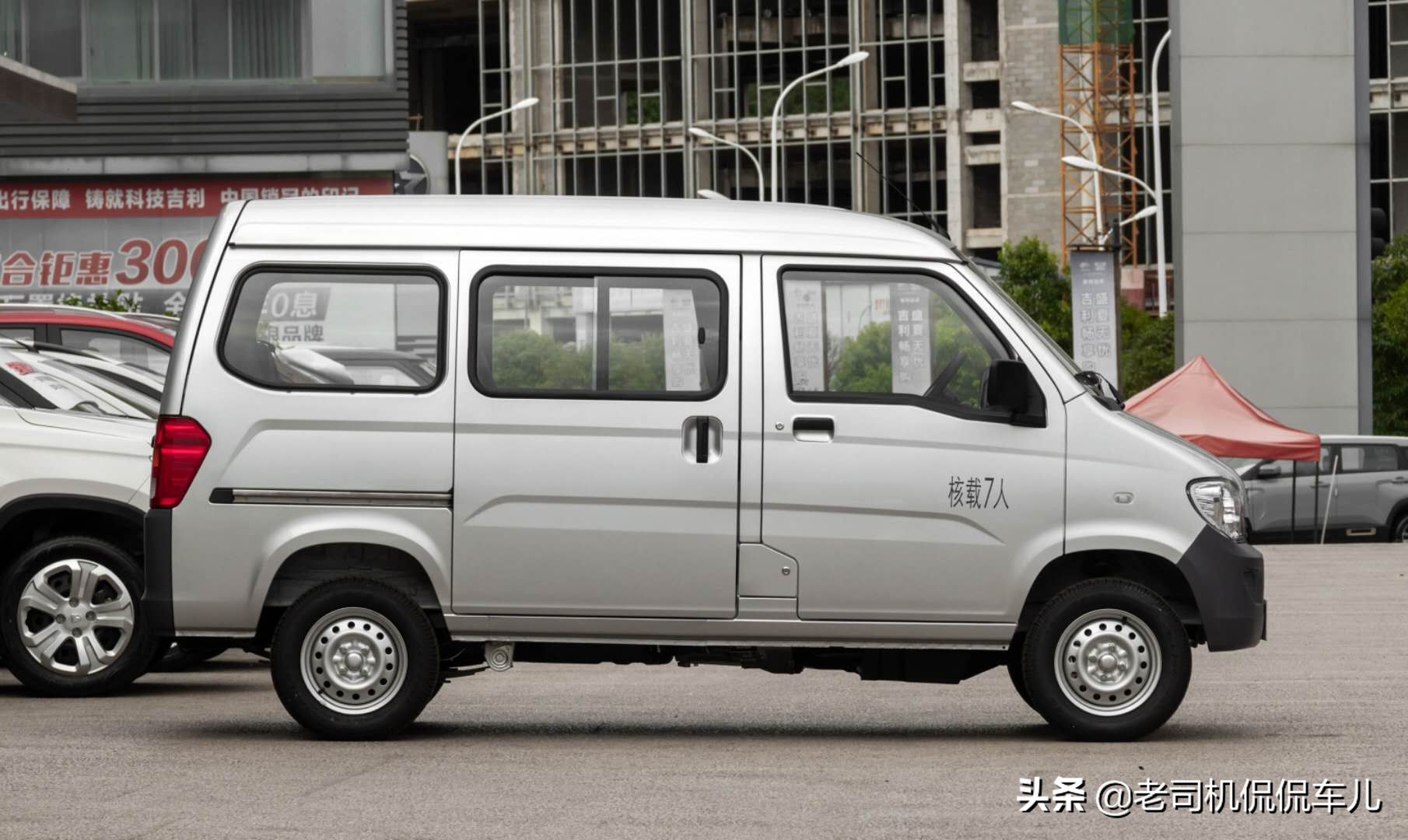 五菱荣光五菱之光比较,五菱荣光和五菱宏光谁的档次高