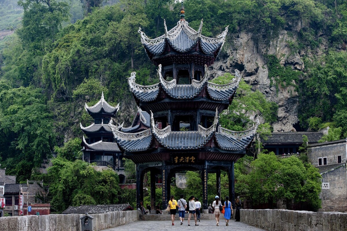 《春山奇案》49昧良心贪财当杀手遇魔鬼恶报命难逃